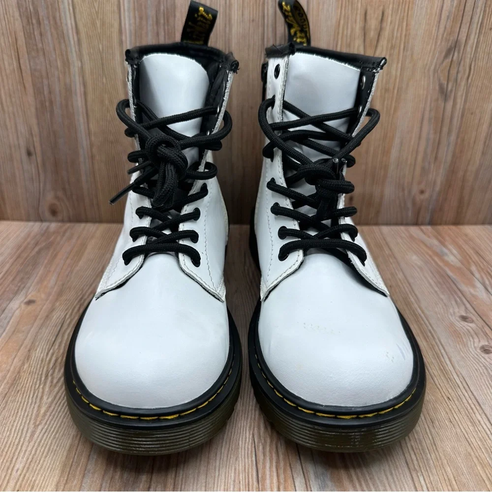 Dr. Martens 1040Y Youth Boots Size 5 White Patent Smooth Leather Lace up